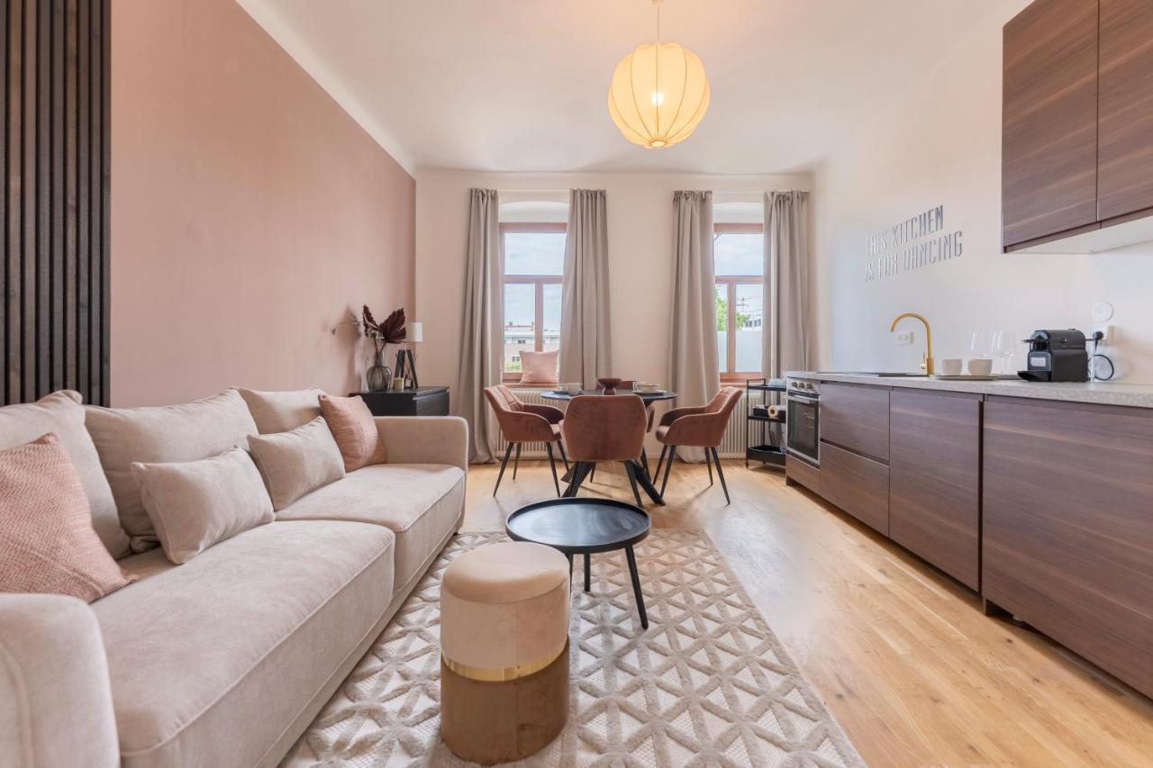 City Lounge Appartement Am Hauptbahnhof Санкт Пьолтен Екстериор снимка