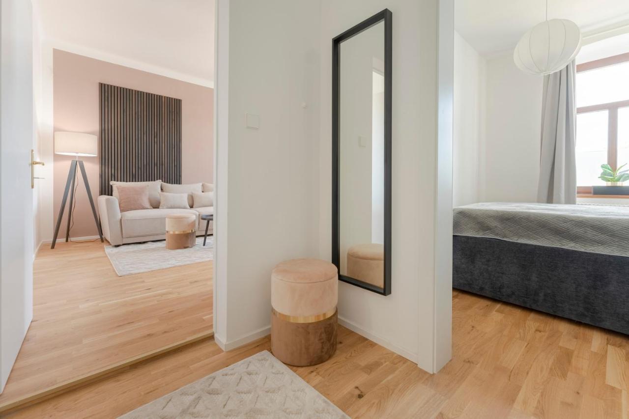 City Lounge Appartement Am Hauptbahnhof Санкт Пьолтен Екстериор снимка