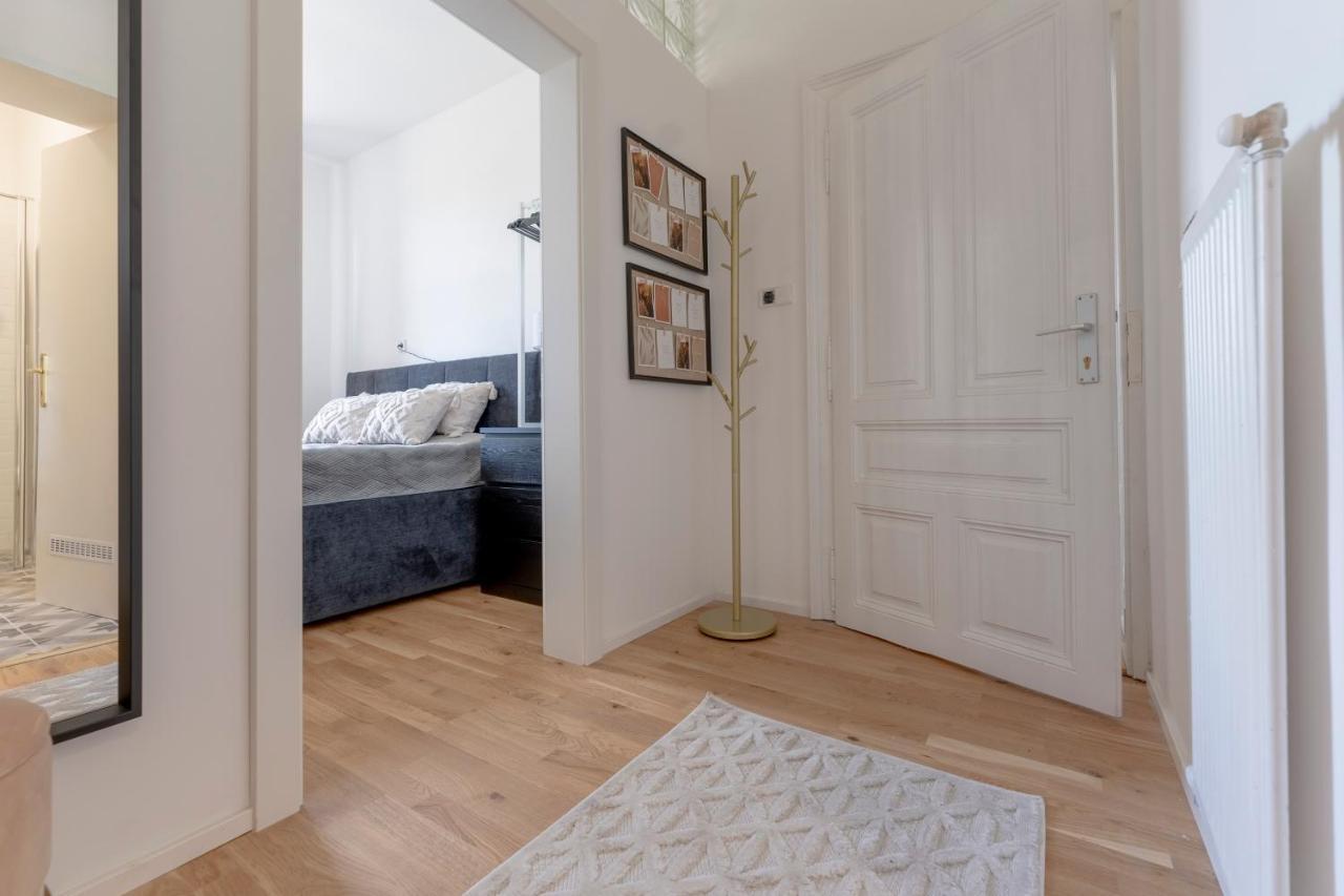 City Lounge Appartement Am Hauptbahnhof Санкт Пьолтен Екстериор снимка